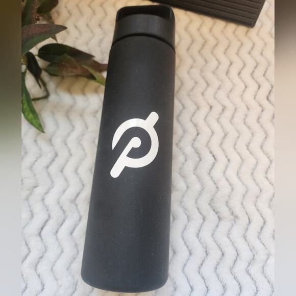 Peloton Glass Water Bottle with Rubberized shell 20OZ - Picture 2 of 5